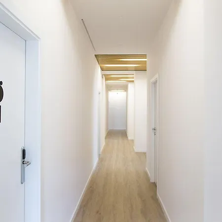 Somn Hipsuites 3* زاروتز